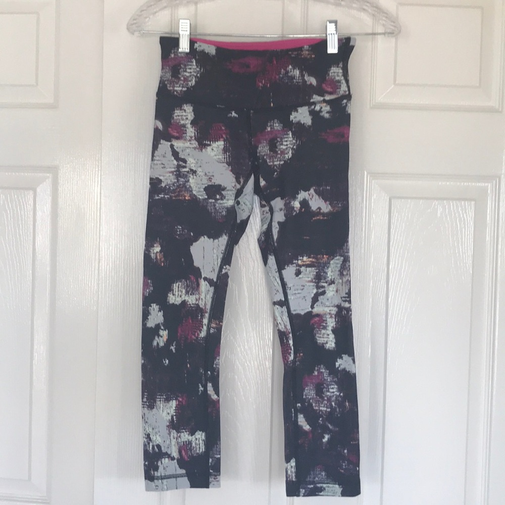 Lululemon Wunder Under Crop pants